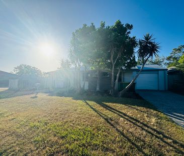 Beautiful Family Home in Prime Pimpama Location - Photo 3