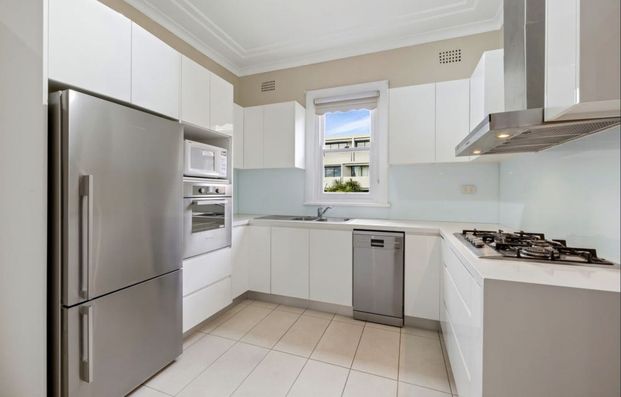 Newly Renovated 2 Bedroom in Burwood Can Be Furnished or Unfurnished - Photo 1