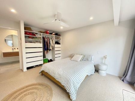 Sunshine Beach Hideaway - Photo 4