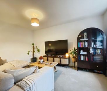 3 bedroom Semi-Detached House to let - Photo 2