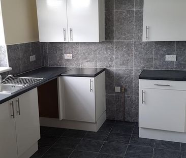 2 bedroom semi-detached house to rent - Photo 3