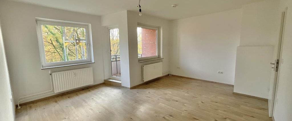 Helle 3-Zimmer-Wohnung mit neuem Bad und Balkon! - Foto 1