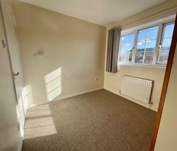 4 bedroom semi-detached house to rent - Photo 2