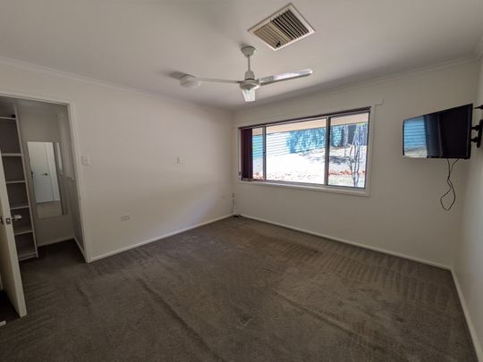 Fully Fenced Three Bedroom House - Photo 1