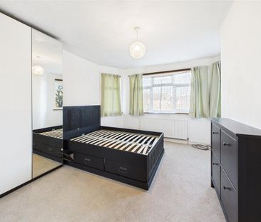 4 bedroom end of terrace house to rent - Photo 4