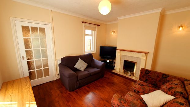 4 bedroom house - Photo 1