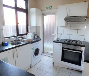 1 bedroom in a house share to rent - Photo 3