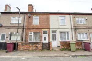 2 BEDROOM House - Terraced - Photo 2