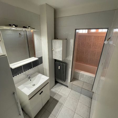 Location Appartement 3 pièces 58m² - Photo 3
