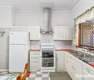 2 Dwellings Under One Roof! - Photo 3