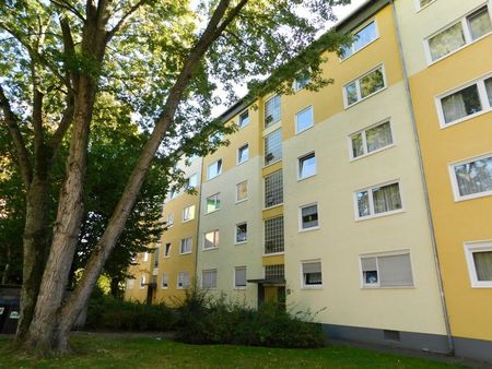 Neu renovierte Familienwohnung mit Balkon und 4 Zimmern! - Photo 4