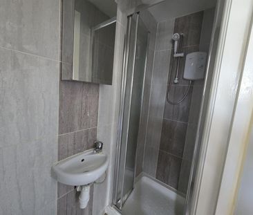 Green Close, Feltham TW13, London - Photo 2