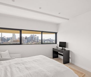 Iconic Horizon building, renovated two bedroom apartment - Photo 6