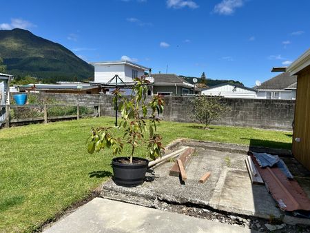 Tidy Family home - Kawerau - Photo 2