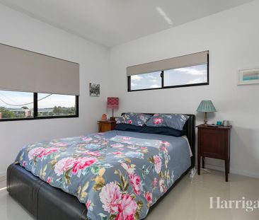 Contemporary Comfort Meets Convenience - Photo 3