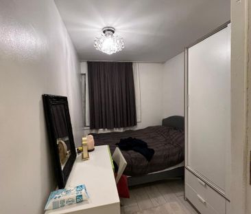 1 bedroom in a flat share to rent - Photo 2