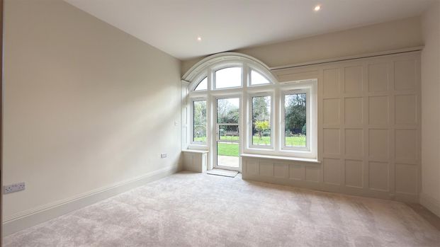 2 Bedroom Apartment - Ground Floor - Photo 1