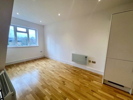 Bartley Way, Hook, Hampshire, RG27 - Photo 4