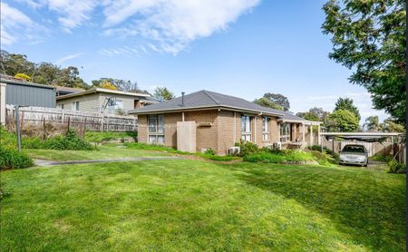 SPACIOUS FAMILY HOME - Photo 4