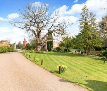 Unique character property in prestigious gated mansion conversion - Photo 1