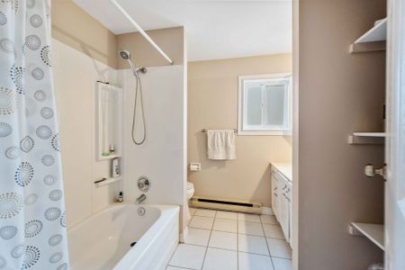 For Lease - 10 Claudette Gate, Hamilton, Ontario - Photo 4