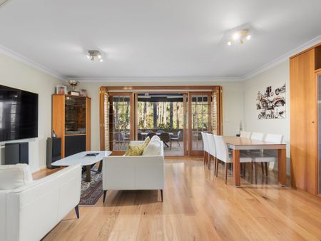 Renovated townhouse in exclusive resort style complex - Photo 2