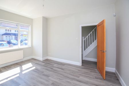 3 Bed Terraced House, Beechwood Avenue, CR7 - Photo 2