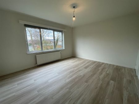 Ruim en lichtrijk 2-slaapkamerappartement met terras en garage in Mechelen! - Photo 2