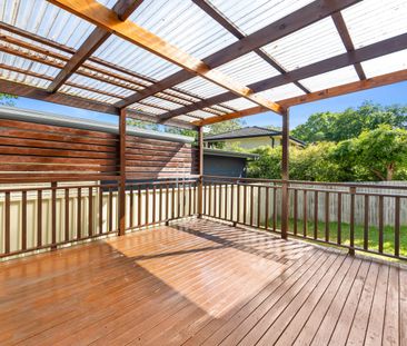 Convenient Location & Beautifully Presented - Photo 4