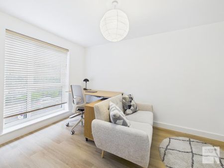 4 bedroom semi-detached house to rent - Photo 5