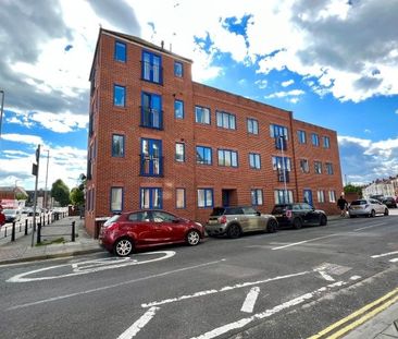 London Road, Portsmouth - Photo 1
