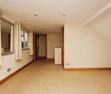 4 bedroom semi-detached house to rent - Photo 5