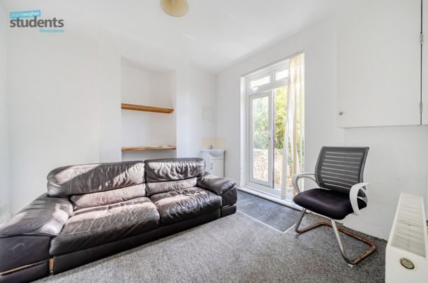 6 bedroom terraced house to rent - Photo 1