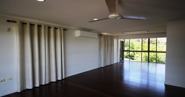 Large 5 bedroom home with amazing views. - Photo 1