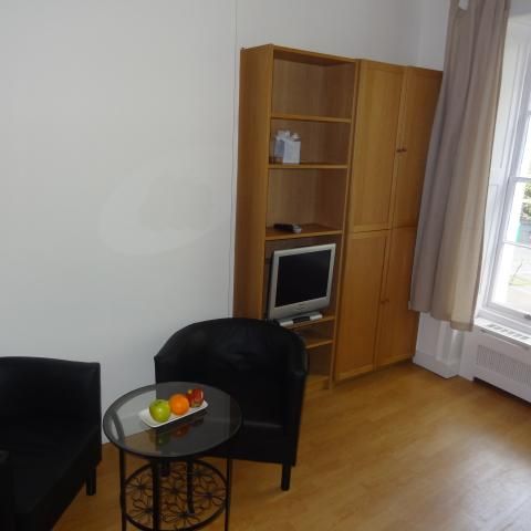 Flat 12 Cartwright Gardens, Bloomsbury WC1H 9EH - Photo 1