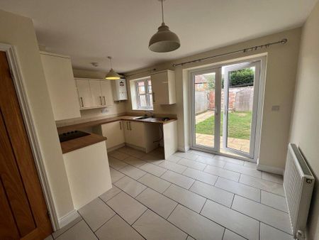 2 bedroom terraced house to rent - Photo 4