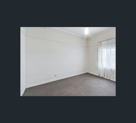 22 Hughes Parade, Reservoir, Vic 3073 - Photo 2