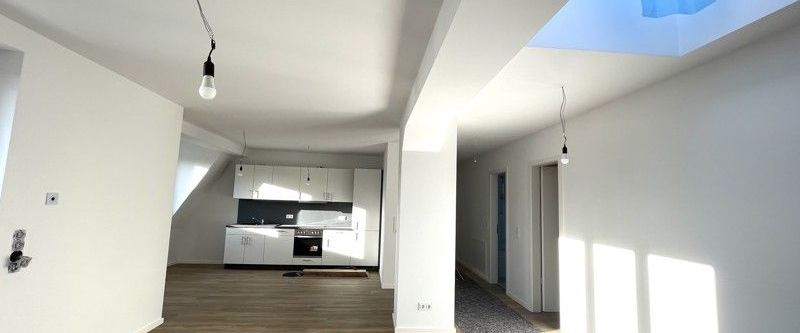 Großzügige Dachgeschoss-Wohnung mit Ausblick im Kranoldkiez - Photo 1