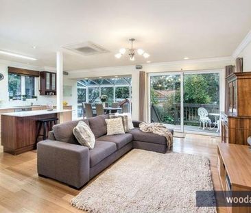 Modern Family Home - BOX HILL HIGH SCHOOL ZONE - Photo 2