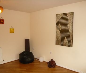 2 bedroom ground floor flat to rent - Photo 1