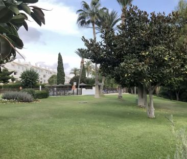 2 Bedroom Apartment For Rent in Nueva Andalucía, Málaga - Photo 4