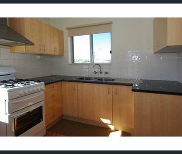 Affordable Living in Trendy Greenslopes - Photo 1