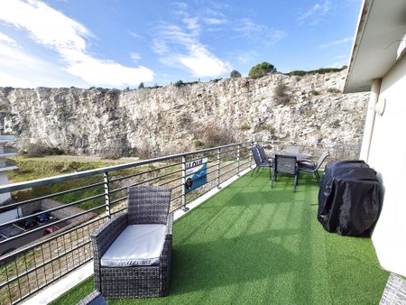 Appartement type 3 avec terrasse et parking - Photo 2