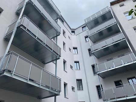 Große Wohnung mit Wohnküche, Balkon und Fußbodenheizung! - Photo 4