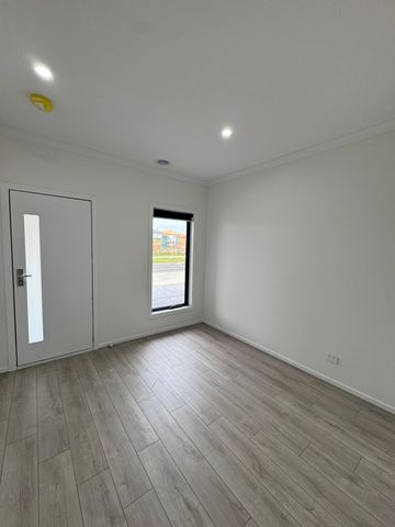 355A Centre Road, Berwick VIC 3806 - House For Rent | Domain - Photo 5