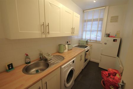 1 bedroom Apartment to let - Photo 4