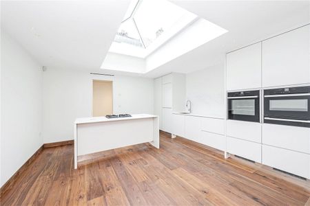 A stunning, recently refurbished two bedroom house a stone's throw away from Paddington Gardens. - Photo 3