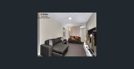 Excellent Location, two bedroom ground floor unit! - Photo 4