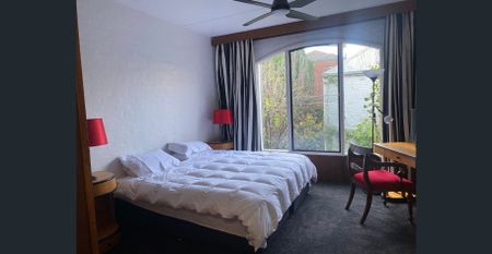 Charming 1 Bedroom Duplex in Botanical Garden Precinct - Photo 3