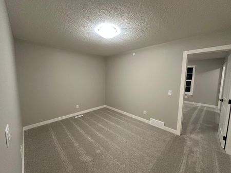 375 Hotchkiss Manor SE, Calgary - Photo 4